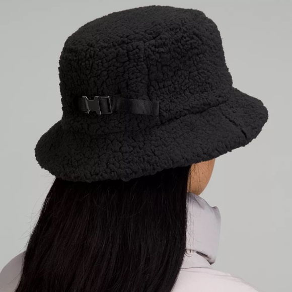 Lululemon Textured Fleece Bucket Hat - panoramagroup.in display picture 3